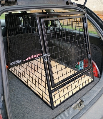 Minimalistická psí klec do bytu