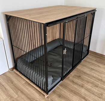 Zakázková klec pro psa laděná do interiéru